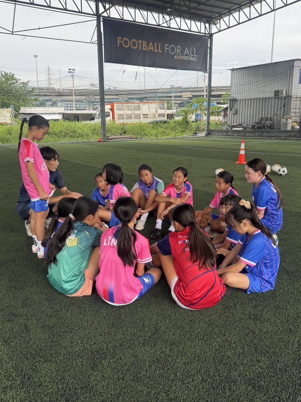 GIRLS クラスの練習前ミーティング